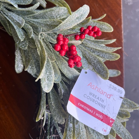 CHRISTMAS WREATH Holiday Pine Cherry Blossom Wreath - Picture 9 of 9